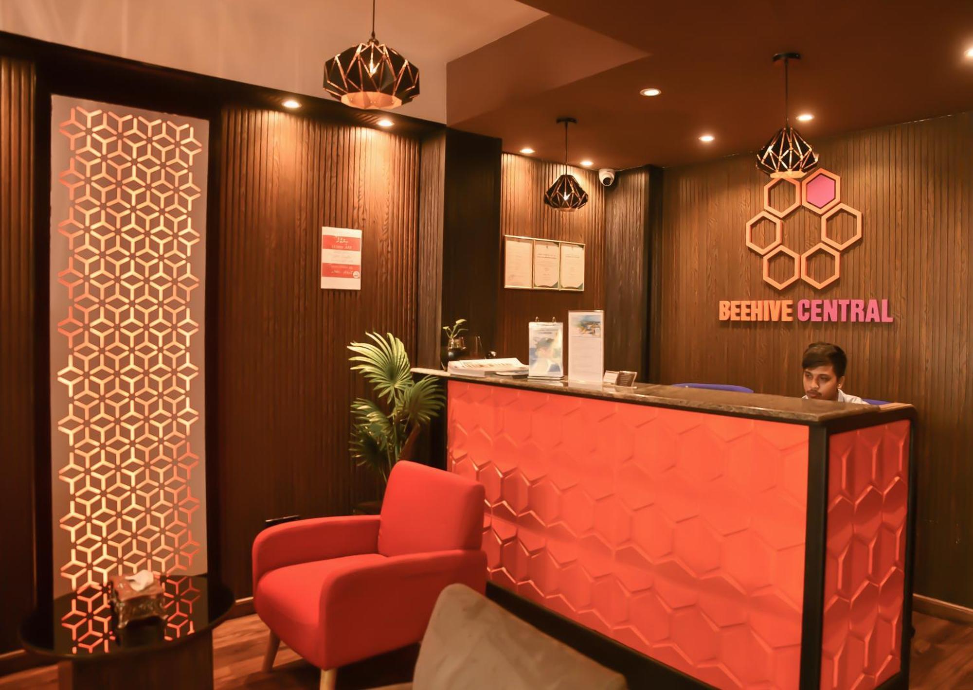 Beehive Central Malé Esterno foto